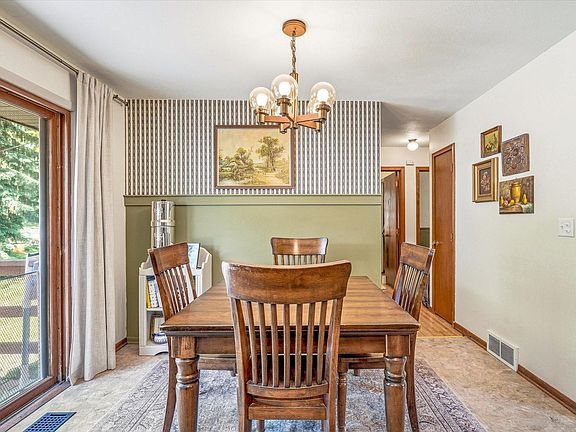 5th image of 3485 Bellaire Ave