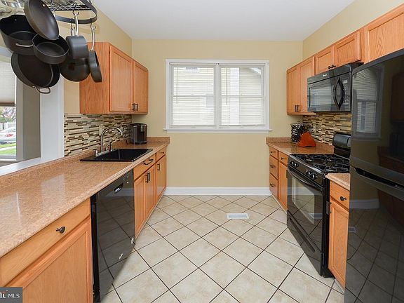 5th image of 1711 W River Dr
