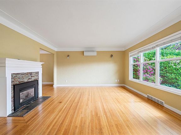 4th image of 2758 Dunlevy St