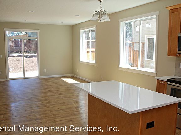 4th image of 14352 SE Lee Ave