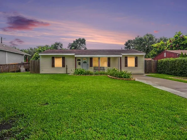 905 15th Ave N, Texas City, TX 77590