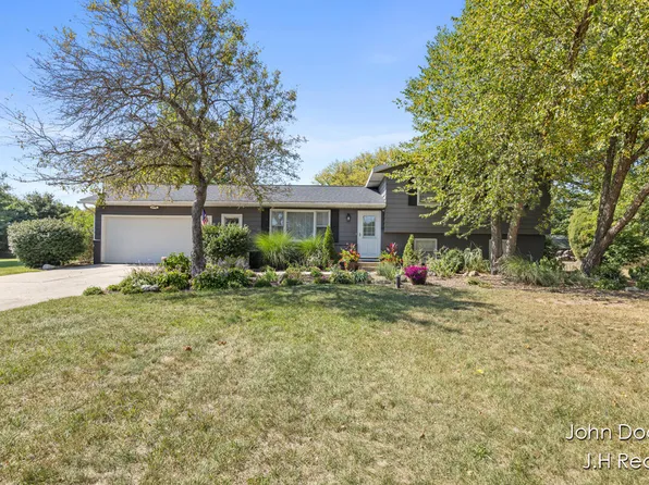 885 Alden Nash Ave SE, Lowell, MI 49331