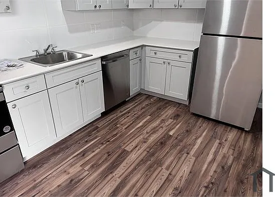 405 Root Ave #16 — Photo 10