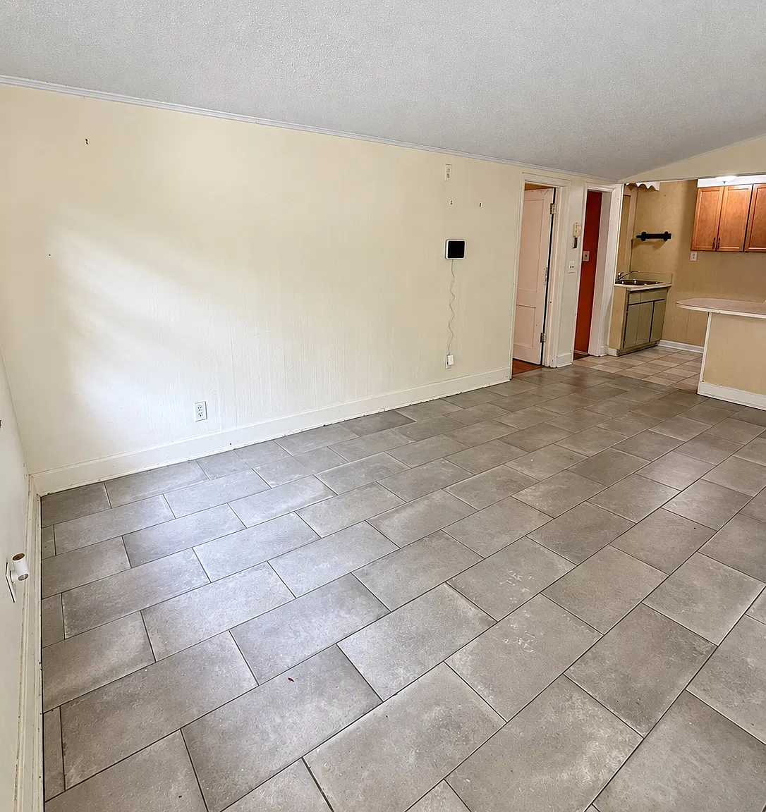 4 bed, 1400 sqft, $1,599 — Photo 4