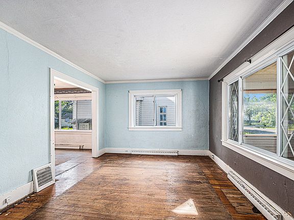 4th image of 337 W 18th St