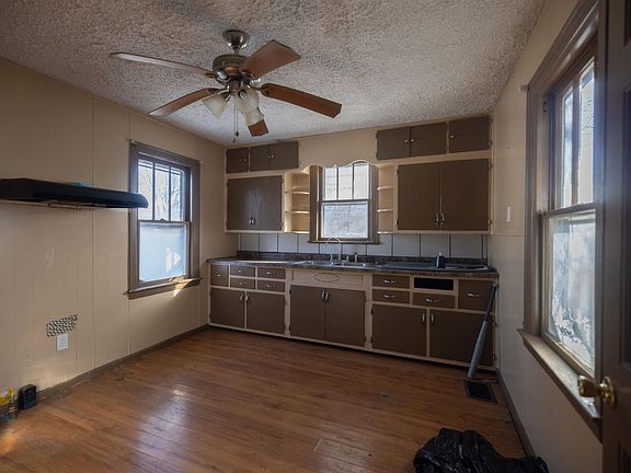 4th image of 100 N Hodson Ave
