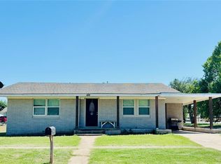 104 E 2nd St, Carnegie, OK 73015
