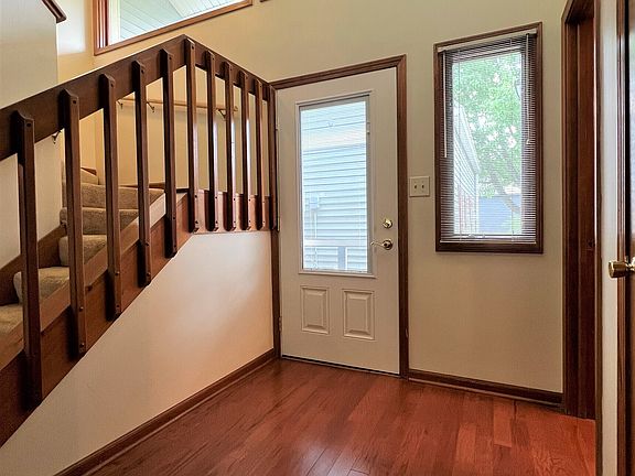 3rd image of 858 Woodcross Ct