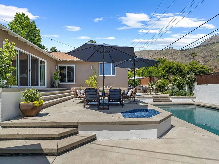 2030 N Altadena Dr — Photo 45