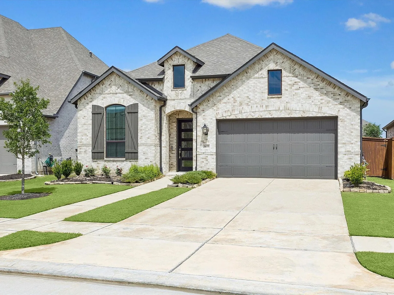 4 bed, 3.0 bath, 2581 sqft, $3,100 — Photo 2