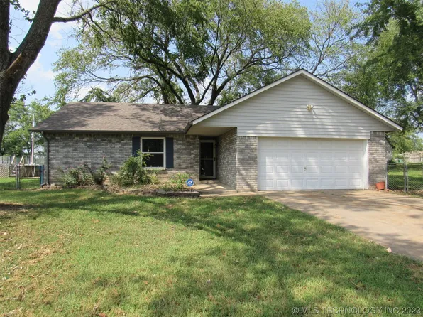 10277 E 2nd St, Claremore, OK 74019