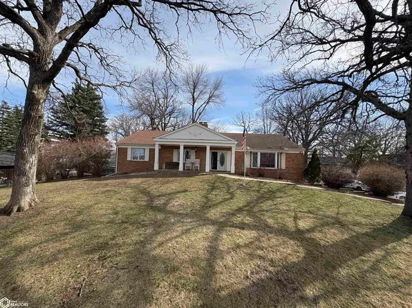 15 Timberlane Dr, Clear Lake, IA 50428