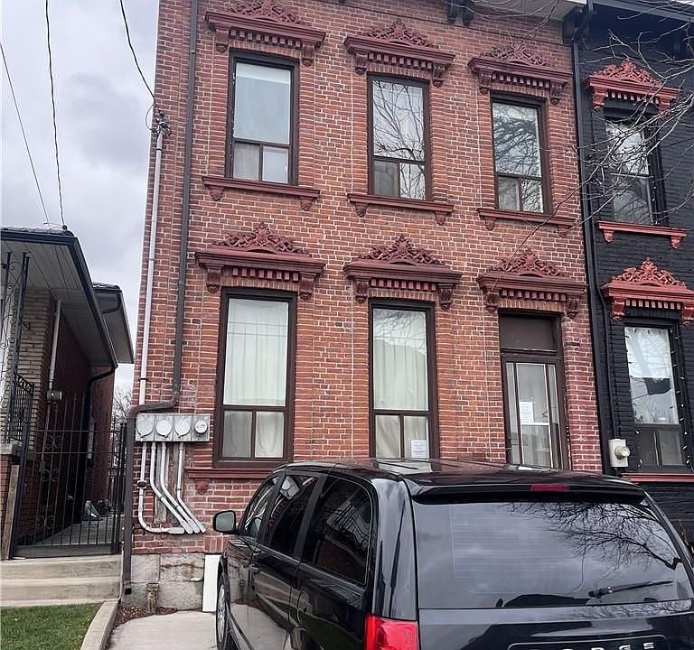 2nd image of 223 Park St N