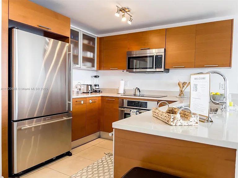 3250 NE 1st Ave #708 — Photo 11