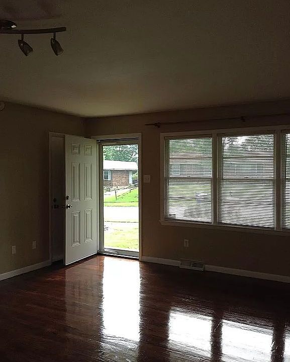 1st image of 3624 River Park Dr