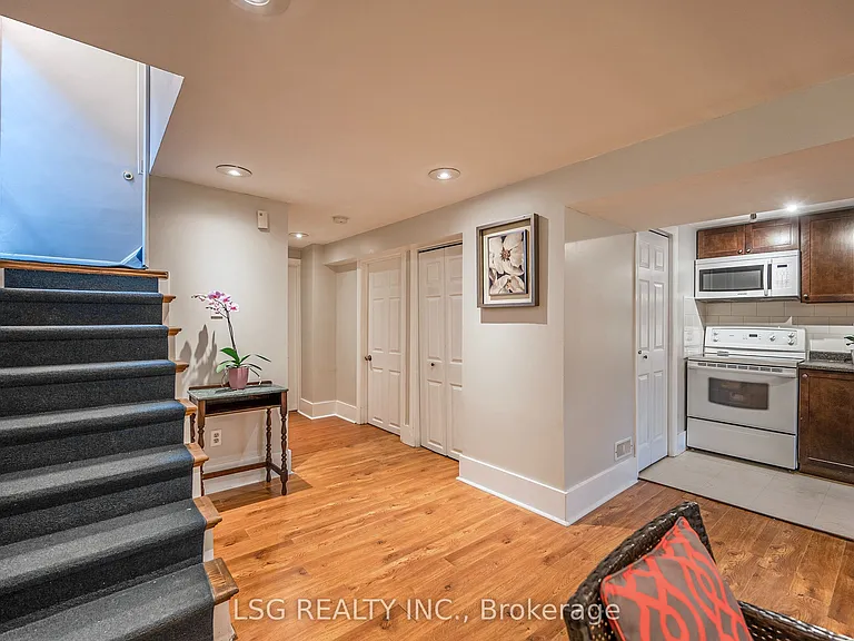 182 Lawrence Ave W #LOWER — Photo 10