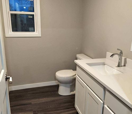 4th image of 3303 E Bremer Ave #215