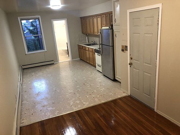 3rd image of 3130 44th St