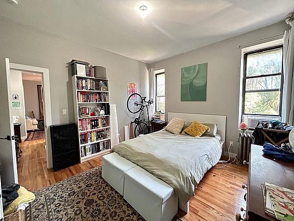 4th image of 511 Willoughby Ave APT 8