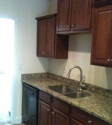 kit w granite tops