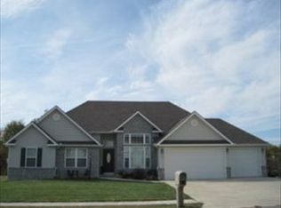 502 Rosebriar Ct, Gower, MO 64454