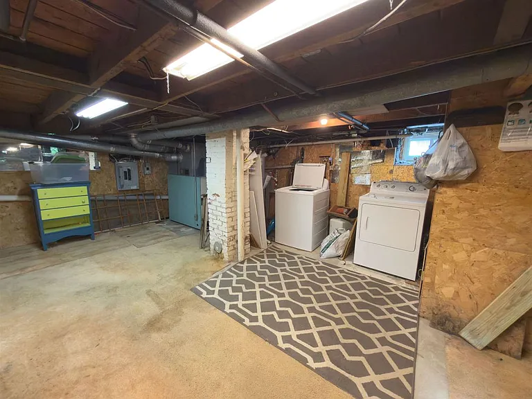 246 E Mason St — Photo 25