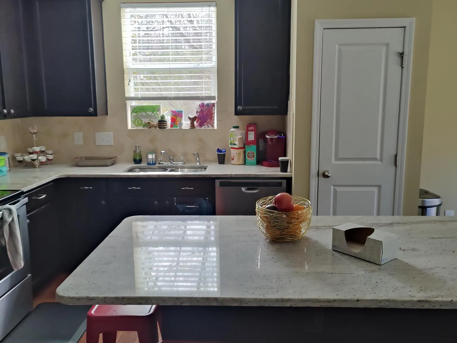 4 bed, 2.5 bath, 2840 sqft, $2,295 — Photo 3