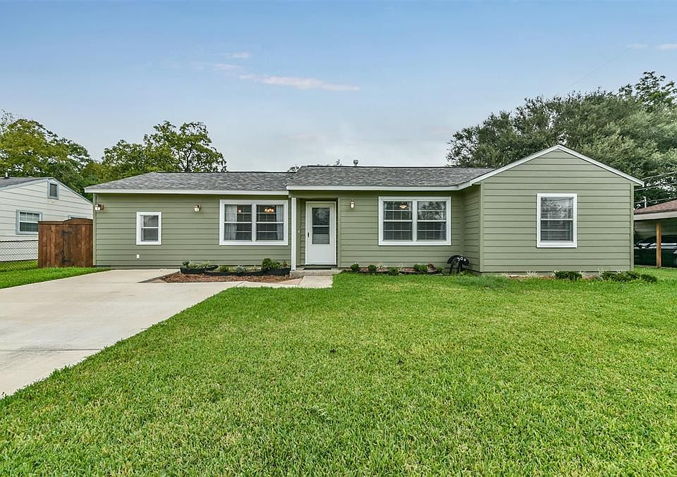 1st image of 304 Greenbriar Dr