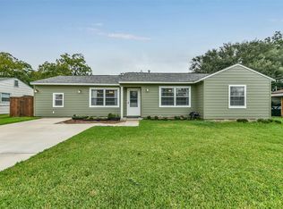 304 Greenbriar Dr, Baytown, TX 77520