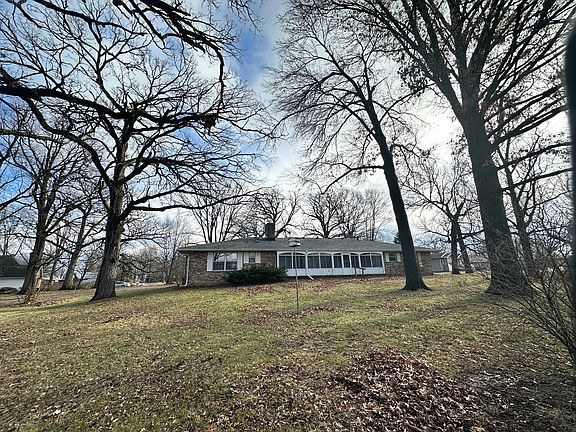 3rd image of 1 Oak Ln