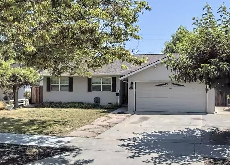 1st image of 5444 Clovercrest Dr