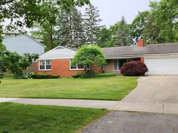 28053 Sunset Blvd W, Lathrup Village, MI 48076