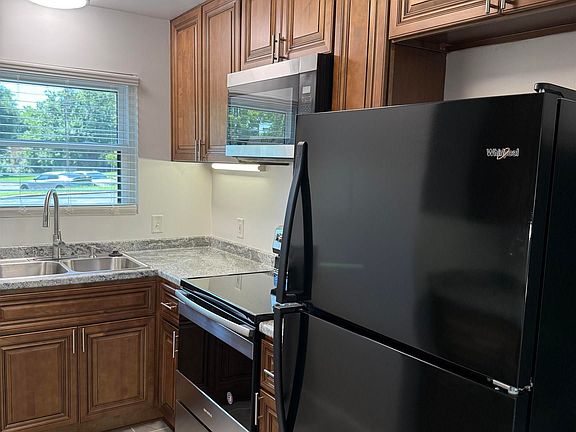 3rd image of 2207 Colony Dr SW