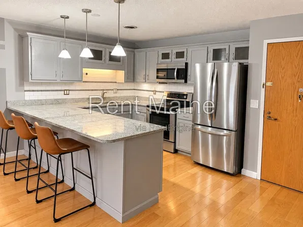 112 Franklin St APT B9, Bangor, ME 04401