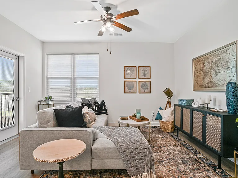Lorrel Apartments — Photo 19