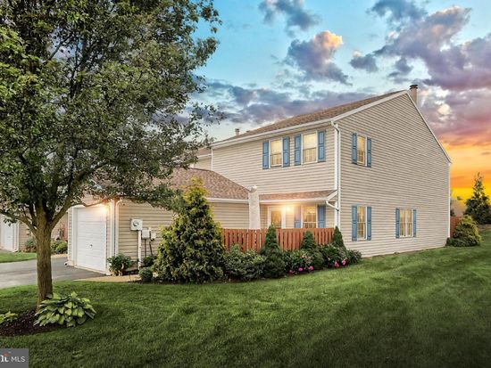 701 Stonegate Ct, York, PA 17408