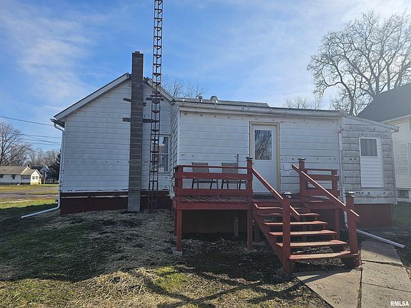 3rd image of 1022 S Academy St