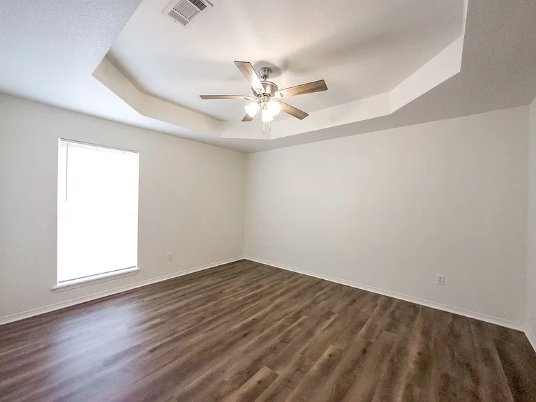 429 E El Paso St — Photo 8