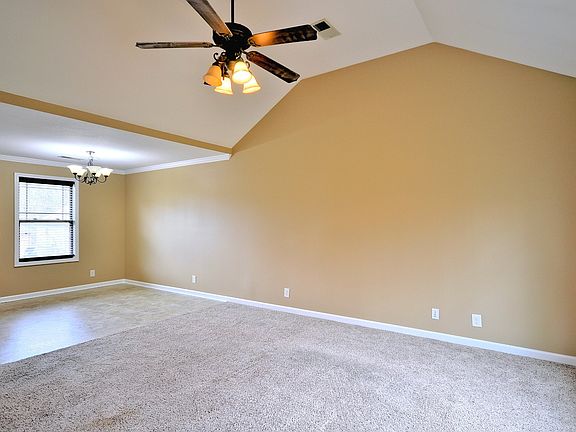 5th image of 605 Hidden Valley Dr