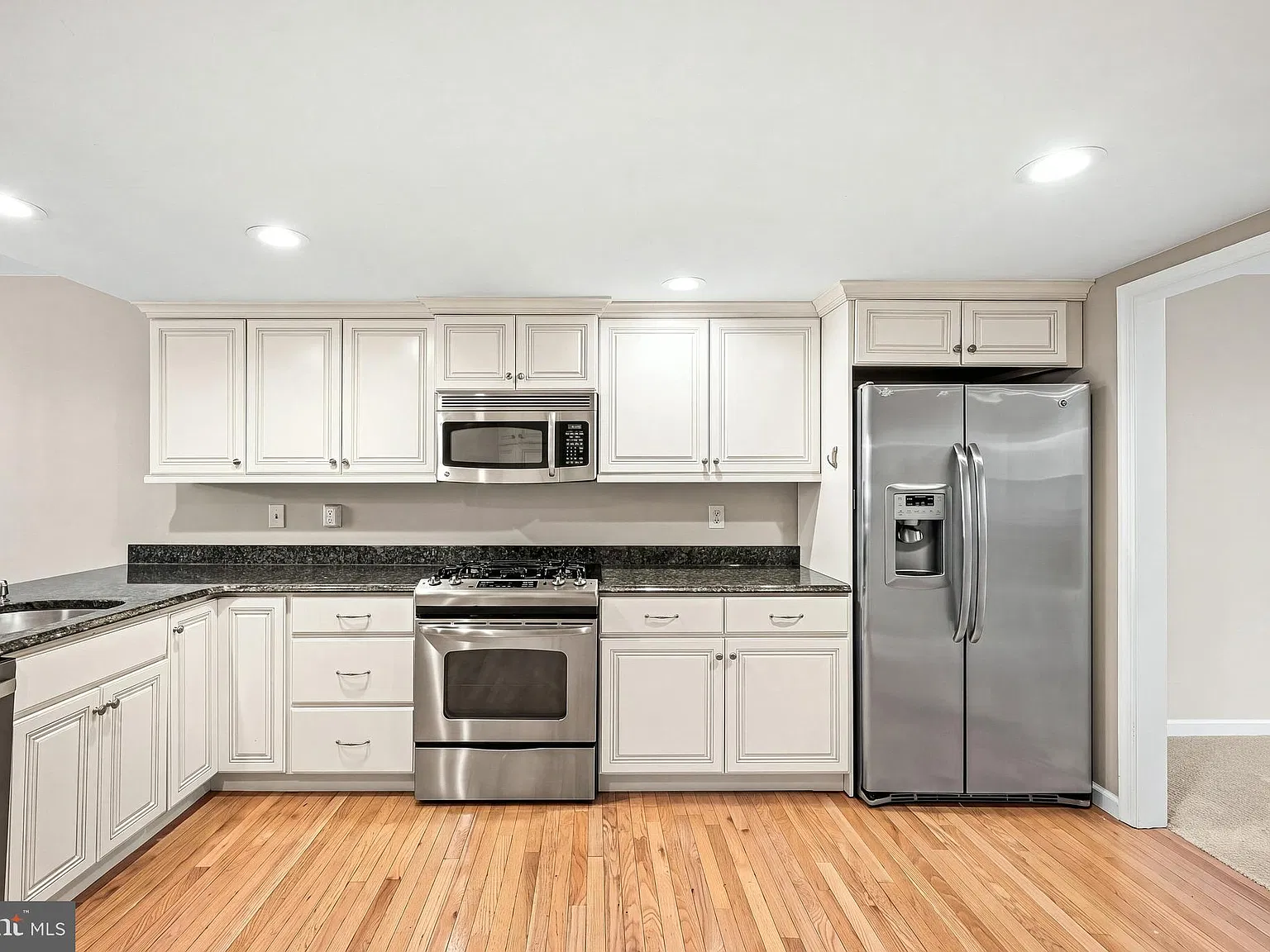 4 bed, 2.5 bath, 2435 sqft, $3,600 — Photo 3