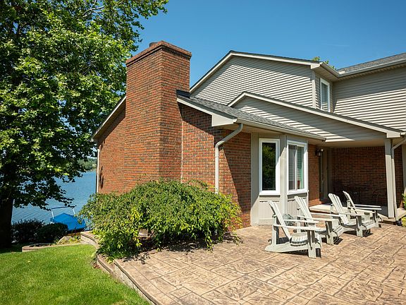 5th image of 570 Lakes Edge Dr