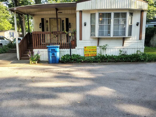 2701 Huizenga St #96, Muskegon, MI 49444