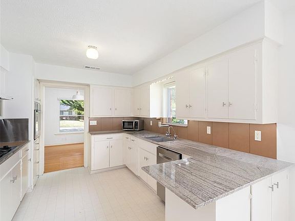 3rd image of 3629 Vinecrest Dr