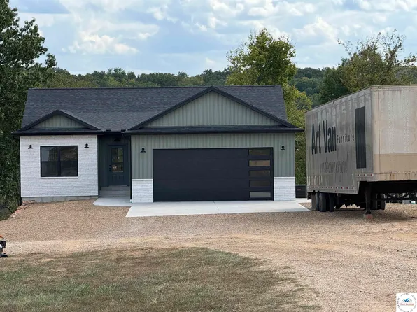 27424 Runway Cir, Lincoln, MO 65338