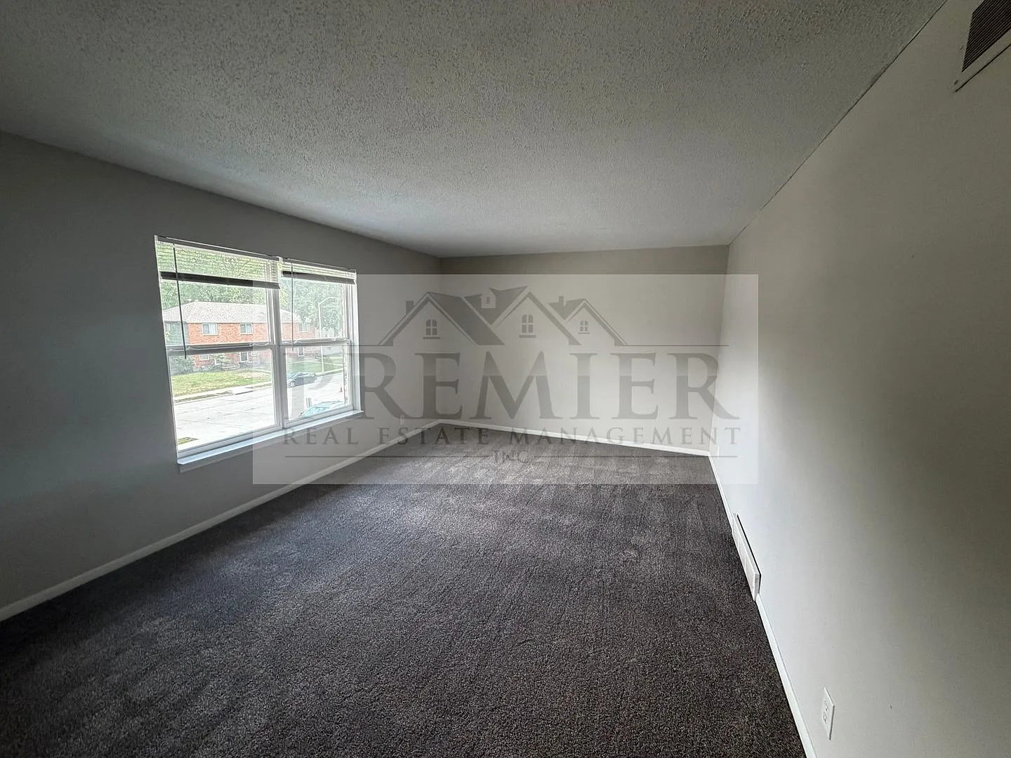 1 bed / 1 bath unit - 4 plex - Overland Park - Rent $1099- Ready to call home - 9306 Reeder Unit 4 — Photo 4