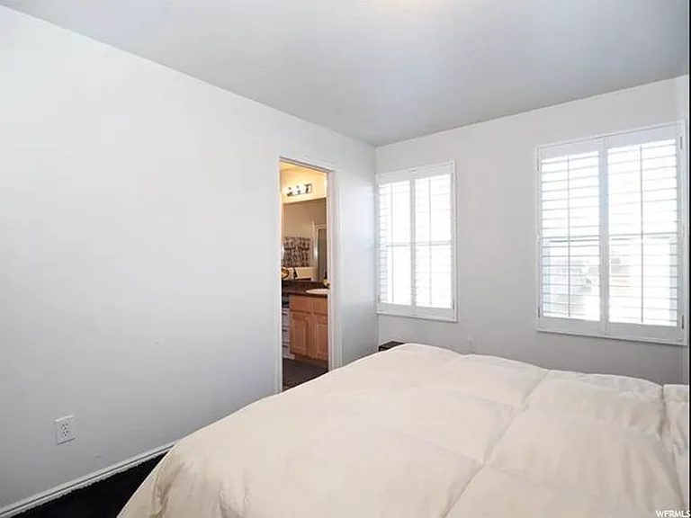 181 W Carrick Dr — Photo 11