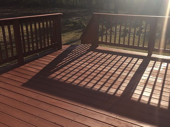 beautiful deck, lots of sun!