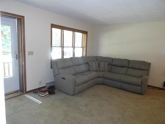 5th image of 350 Elmcrest Dr