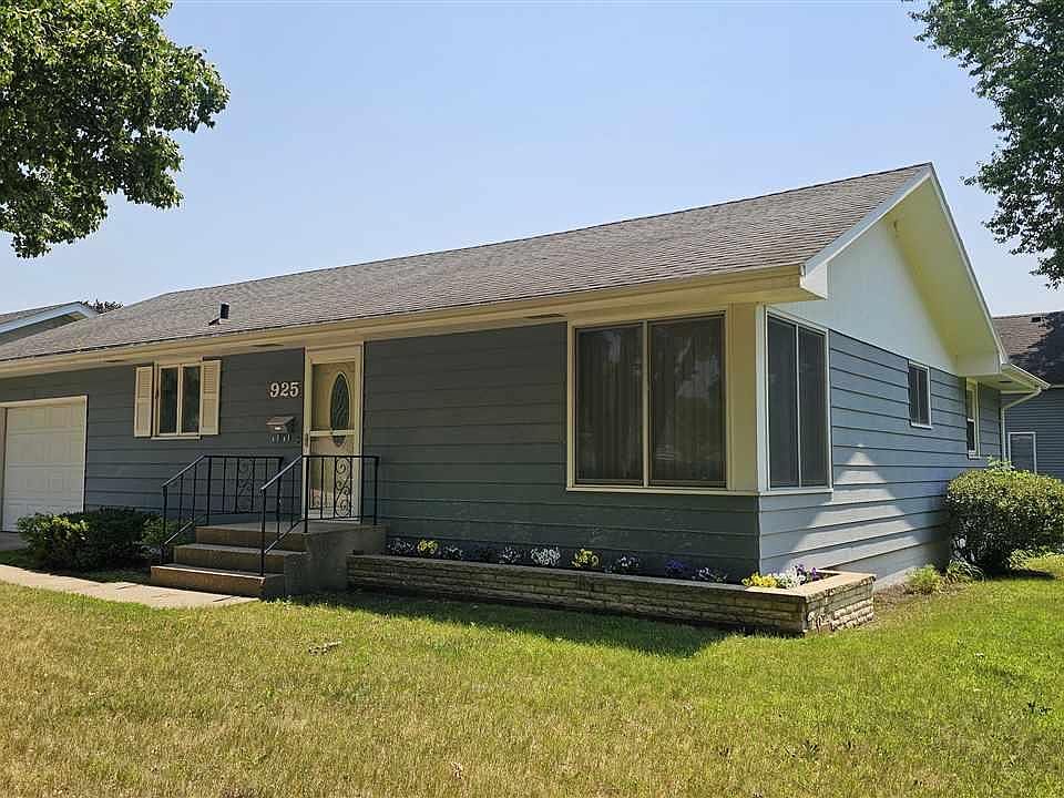 2nd image of 925 10th St S