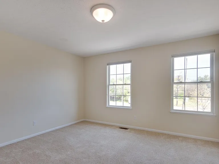 8430 Chester Pkwy — Photo 24